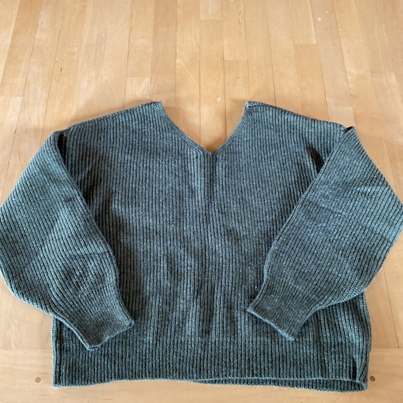 Magnolia Green Sweater - Picture 2 of 5